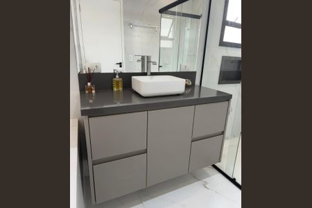 Casa à venda com 180m², 3 quartos e 3 vagas Casa à venda com 180m², 3 quartos e 3 vagasBanheiro da Suíte