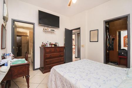 Casa à venda com 340m², 4 quartos e 2 vagas