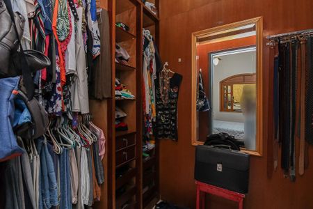 Casa à venda com 340m², 4 quartos e 2 vagas