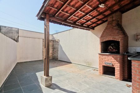 Casa à venda com 209m², 3 quartos e 3 vagas Casa à venda com 209m², 3 quartos e 3 vagasÁrea externa