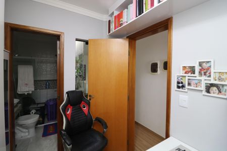 Casa à venda com 100m², 3 quartos e 2 vagasSuíte 2