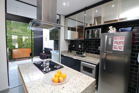 Casa à venda com 100m², 3 quartos e 2 vagasCozinha