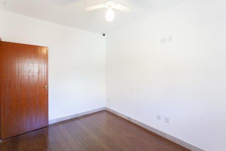 Casa à venda com 450m², 2 quartos e 5 vagasQuarto 2