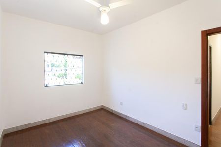 Casa à venda com 450m², 2 quartos e 5 vagasQuarto 2