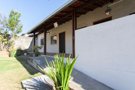 Casa à venda com 450m², 2 quartos e 5 vagasEntrada