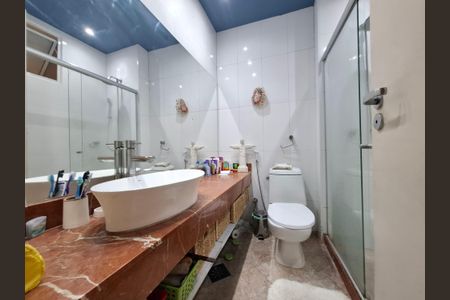 Apartamento à venda com 128m², 3 quartos e sem vaga Apartamento à venda com 128m², 3 quartos e sem vagaBanheiro da suíte