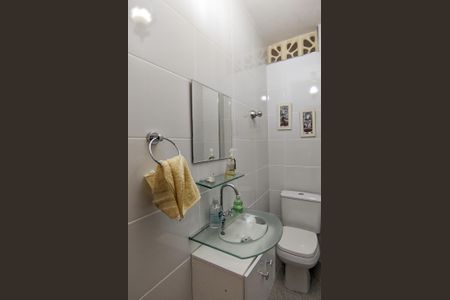 Apartamento para alugar com 206m², 4 quartos e 2 vagas Apartamento para alugar com 206m², 4 quartos e 2 vagasBanheiro 2