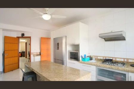Casa à venda com 330m², 3 quartos e 4 vagas