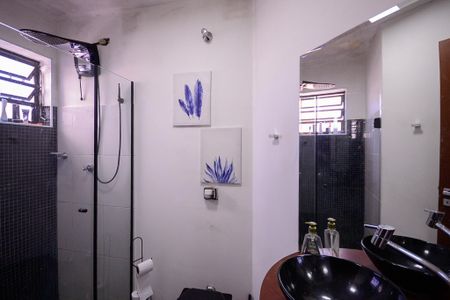 Casa à venda com 185m², 3 quartos e 2 vagas Casa à venda com 185m², 3 quartos e 2 vagasBanheiro Social