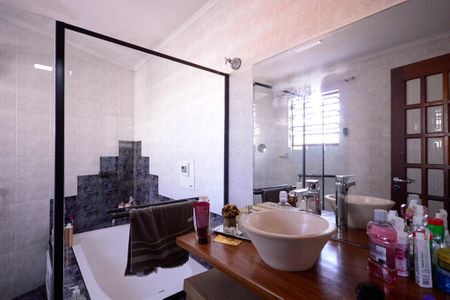 Casa à venda com 185m², 3 quartos e 2 vagas Casa à venda com 185m², 3 quartos e 2 vagasBanheiro  Suíte
