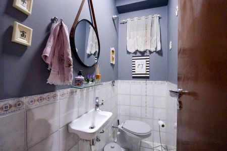 Casa à venda com 185m², 3 quartos e 2 vagas Casa à venda com 185m², 3 quartos e 2 vagasLavabo