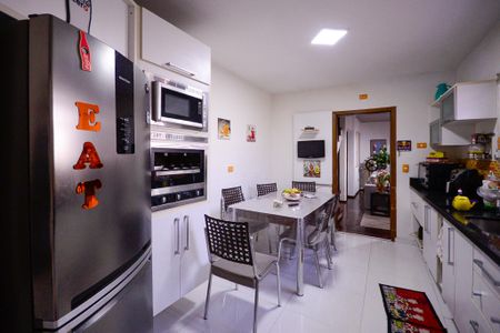 Casa à venda com 185m², 3 quartos e 2 vagas Casa à venda com 185m², 3 quartos e 2 vagasCozinha