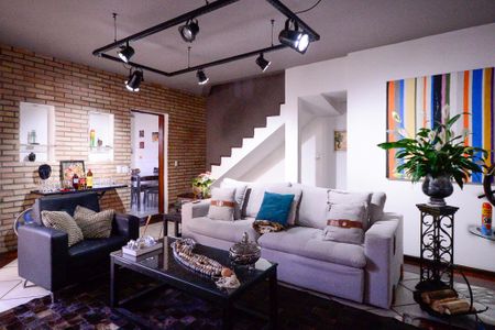 Casa à venda com 185m², 3 quartos e 2 vagas Casa à venda com 185m², 3 quartos e 2 vagasSala