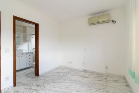 Casa de condomínio para alugar com 300m², 3 quartos e 4 vagasBanheiro Suíte 3