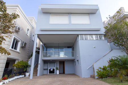 Casa de condomínio para alugar com 300m², 3 quartos e 4 vagasFachada