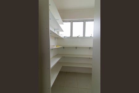Casa de condomínio para alugar com 300m², 3 quartos e 4 vagasDespensa