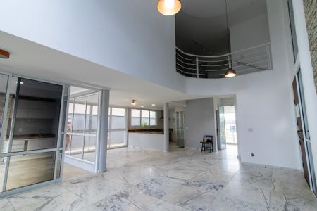 Casa de condomínio para alugar com 300m², 3 quartos e 4 vagasSala