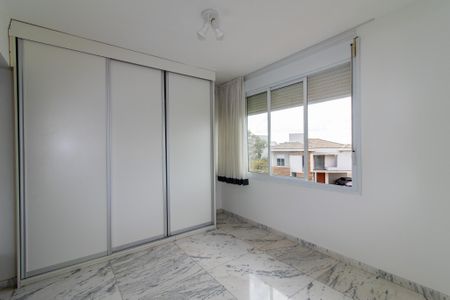 Casa de condomínio para alugar com 300m², 3 quartos e 4 vagasSuíte 2