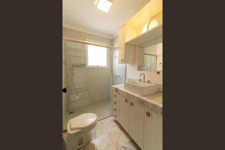 Casa de condomínio para alugar com 300m², 3 quartos e 4 vagasBanheiro Suíte 2