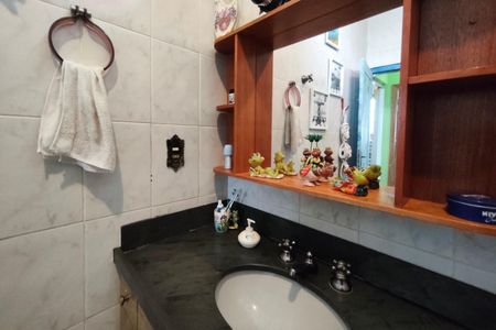 Casa à venda com 380m², 3 quartos e 4 vagasBanheiro Social