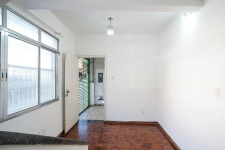 Casa à venda com 98m², 2 quartos e 1 vagaSala