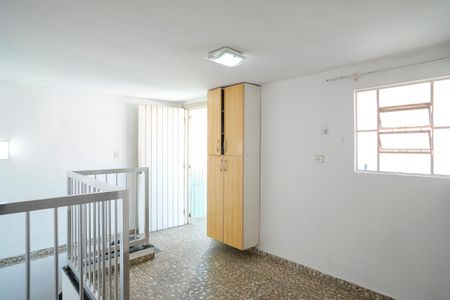 Casa à venda com 98m², 2 quartos e 1 vagaÁrea de serviço