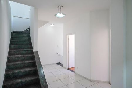 Casa à venda com 98m², 2 quartos e 1 vagaAcesso aos quartos