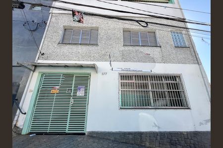 Casa à venda com 98m², 2 quartos e 1 vagaFachada e plaquinha
