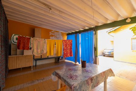 Casa à venda com 450m², 2 quartos e 10 vagas Casa à venda com 450m², 2 quartos e 10 vagasQuintal