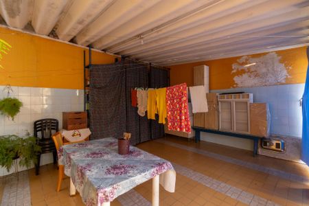 Casa à venda com 450m², 2 quartos e 10 vagas Casa à venda com 450m², 2 quartos e 10 vagasQuintal