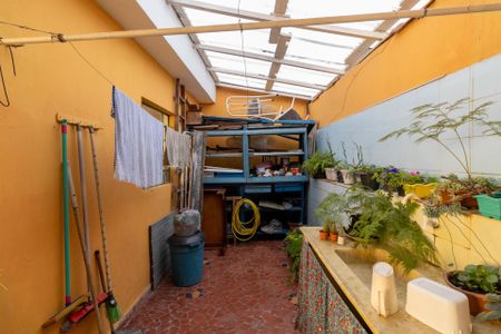 Casa à venda com 450m², 2 quartos e 10 vagas Casa à venda com 450m², 2 quartos e 10 vagasQuintal