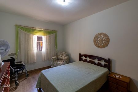 Casa à venda com 450m², 2 quartos e 10 vagas Casa à venda com 450m², 2 quartos e 10 vagasQuarto 2