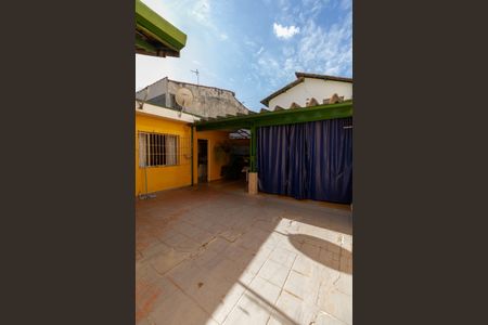 Casa à venda com 450m², 2 quartos e 10 vagas Casa à venda com 450m², 2 quartos e 10 vagasQuintal