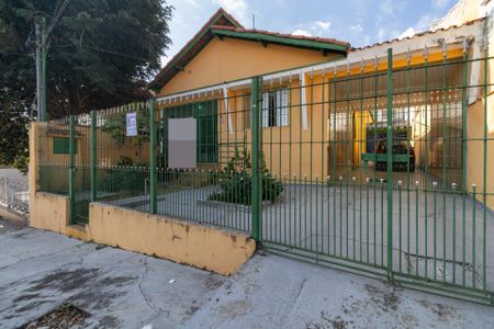 Casa à venda com 450m², 2 quartos e 10 vagas Casa à venda com 450m², 2 quartos e 10 vagasFachada+Placa