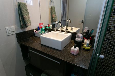 Apartamento à venda com 82m², 2 quartos e 2 vagasBanheiro da Suíte