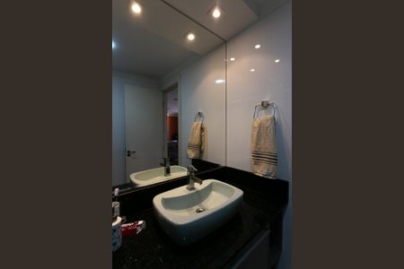 Apartamento à venda com 82m², 2 quartos e 2 vagasBanheiro Social