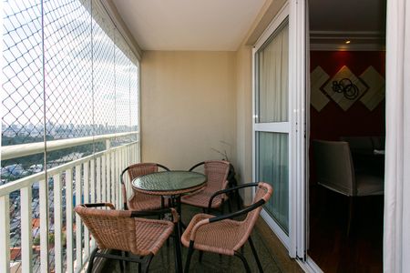 Apartamento à venda com 82m², 2 quartos e 2 vagasVaranda