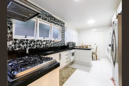 Casa de condomínio à venda com 360m², 4 quartos e 4 vagas