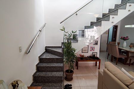 Casa à venda com 150m², 3 quartos e 1 vagaEscada