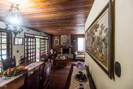 Casa de condomínio à venda com 220m², 3 quartos e 3 vagas Casa de condomínio à venda com 220m², 3 quartos e 3 vagasSala de Jantar