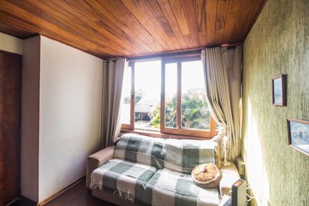 Casa de condomínio à venda com 220m², 3 quartos e 3 vagas Casa de condomínio à venda com 220m², 3 quartos e 3 vagasSala de TV