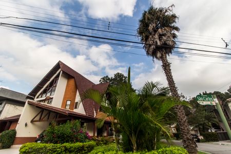 Casa de condomínio à venda com 220m², 3 quartos e 3 vagas Casa de condomínio à venda com 220m², 3 quartos e 3 vagasÁrea comum