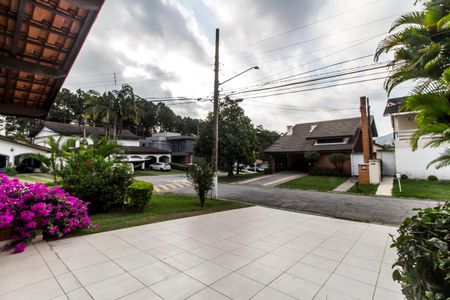 Casa de condomínio à venda com 220m², 3 quartos e 3 vagas Casa de condomínio à venda com 220m², 3 quartos e 3 vagasÁrea comum