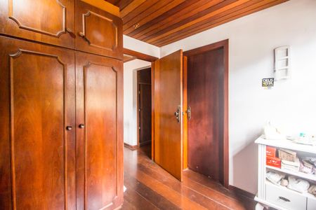 Casa de condomínio à venda com 220m², 3 quartos e 3 vagas Casa de condomínio à venda com 220m², 3 quartos e 3 vagasQuarto 2