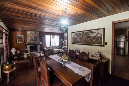 Casa de condomínio à venda com 220m², 3 quartos e 3 vagas Casa de condomínio à venda com 220m², 3 quartos e 3 vagasSala de Jantar