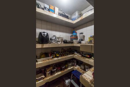 Casa de condomínio à venda com 220m², 3 quartos e 3 vagas Casa de condomínio à venda com 220m², 3 quartos e 3 vagasDespensa