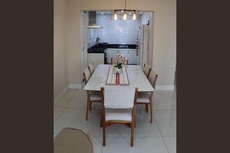 Apartamento à venda com 105m², 3 quartos e 2 vagas Apartamento à venda com 105m², 3 quartos e 2 vagasSala de Jantar