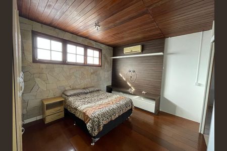 Casa à venda com 200m², 3 quartos e 1 vagaCobertura/Quarto 