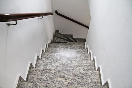 Casa à venda com 157m², 3 quartos e 3 vagasEscada