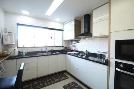 Casa de condomínio à venda com 219m², 3 quartos e 1 vagaCozinha